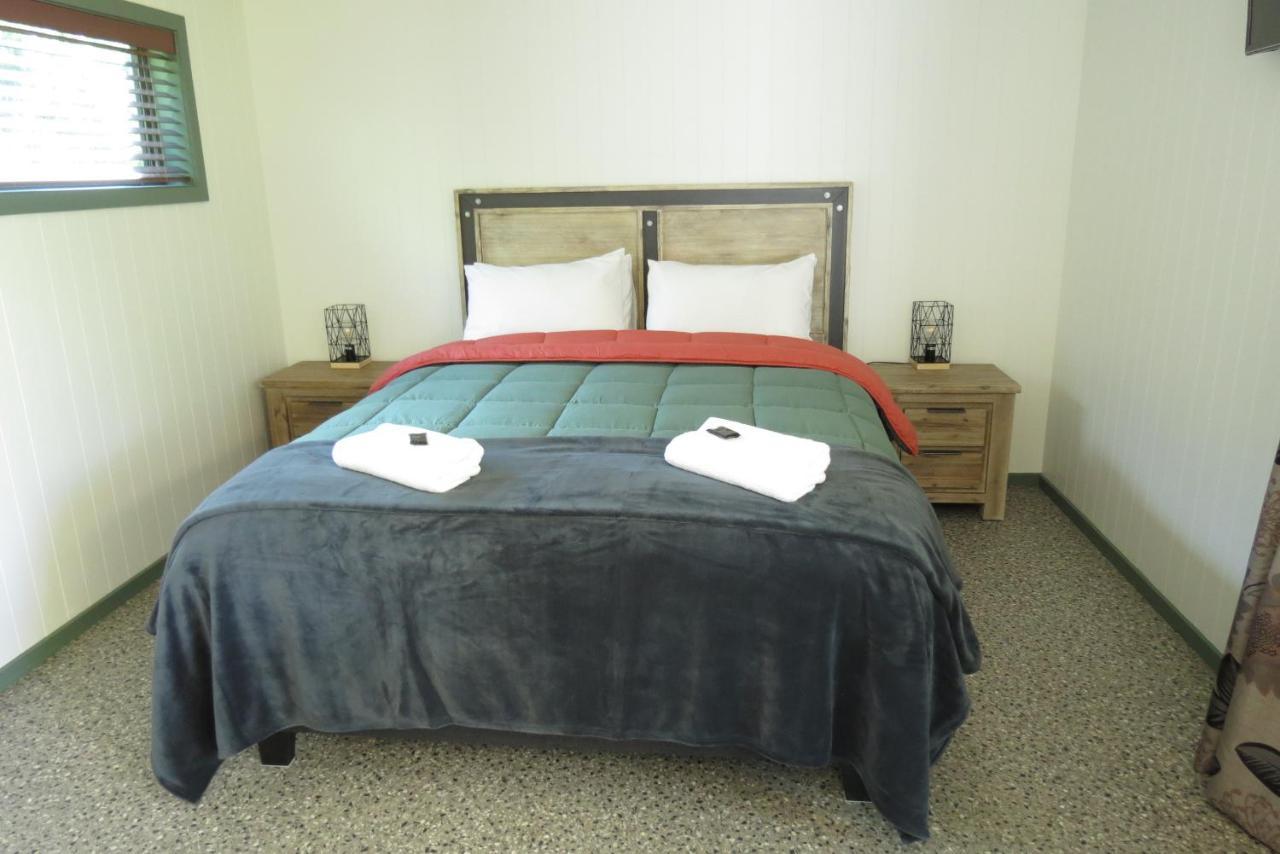 Millers Flat Holiday Park Bagian luar foto