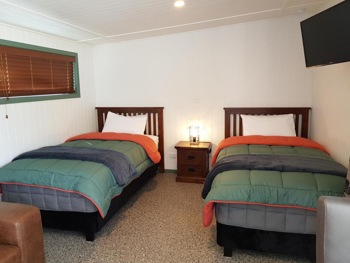 Millers Flat Holiday Park Bagian luar foto