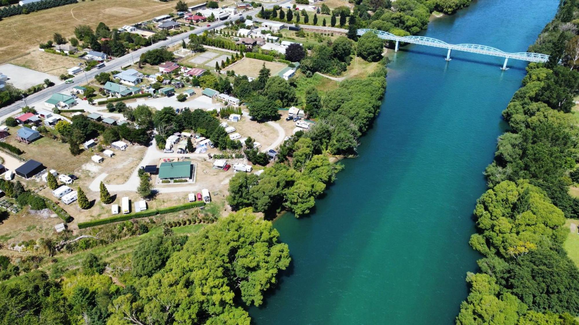 Millers Flat Holiday Park Bagian luar foto