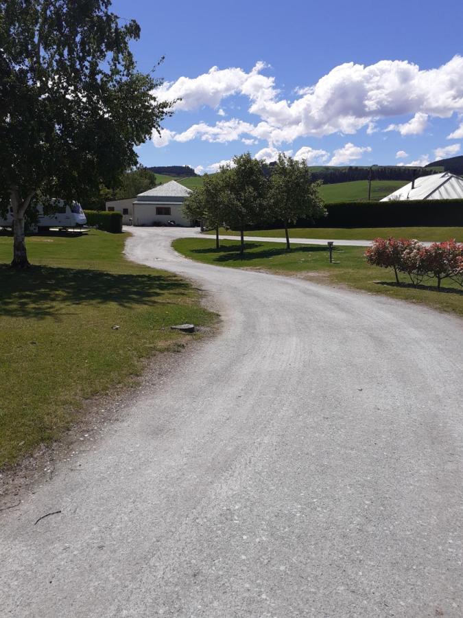 Millers Flat Holiday Park Bagian luar foto