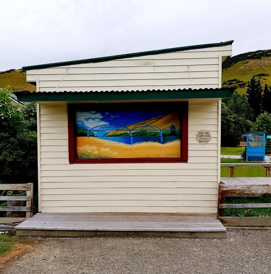 Millers Flat Holiday Park Bagian luar foto